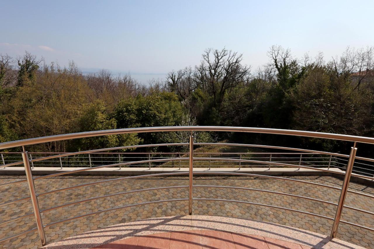 Starry Night - Smart Tv, Extra Big Bed, Big Bathtub, Private Parking, Sea View, Wifi, 2Bedrooms Volosko Exterior photo